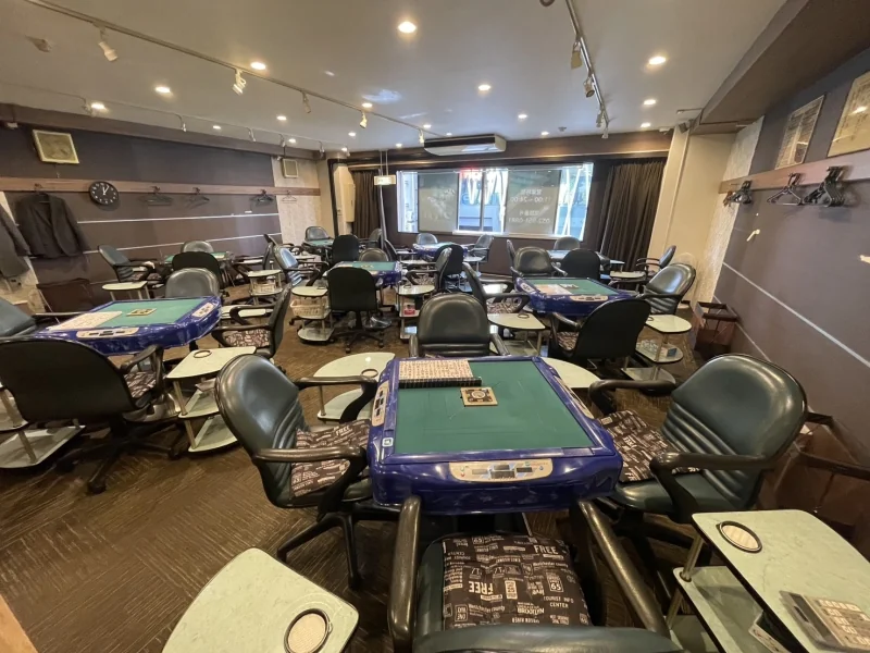 麻雀ぽんと。全自動卓AMOS REX IIIで三人打ち麻雀